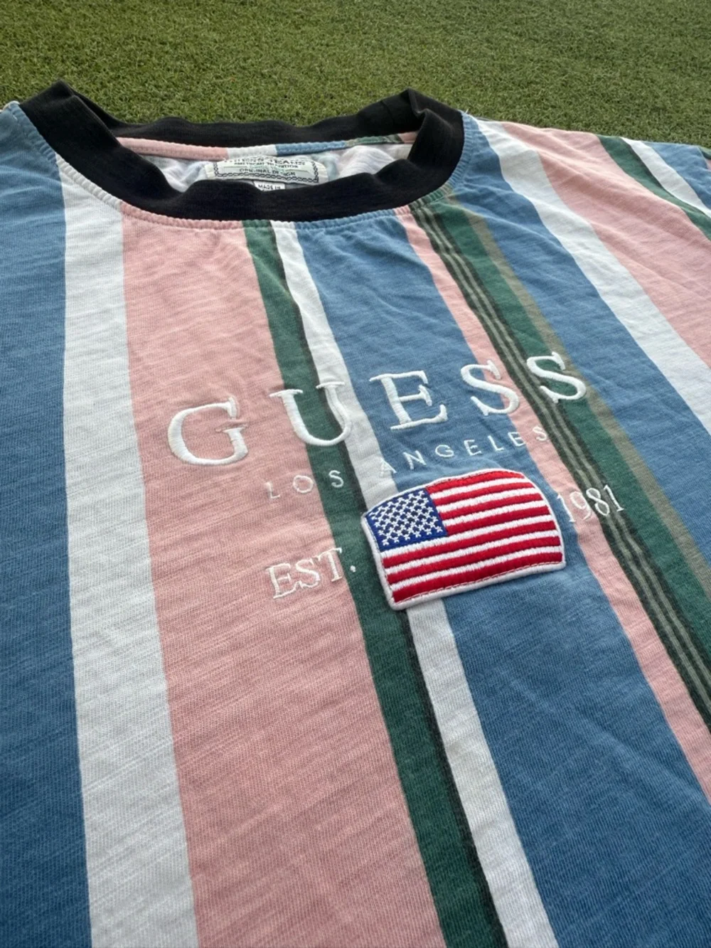 VINTAGE VTG 2000s Y2K DESIGNER SKATER TRENDY GUESS SPELLOUT AMERICAN TEE - Picture 2 of 8